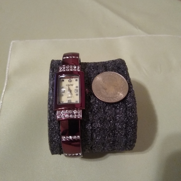 GNW Quartz Metallic Cuff Watch - Picture 8 of 9